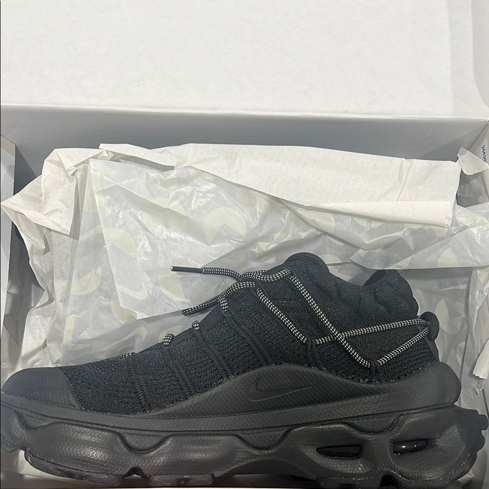 Nike Air Max Flyknit Venture Sneakers